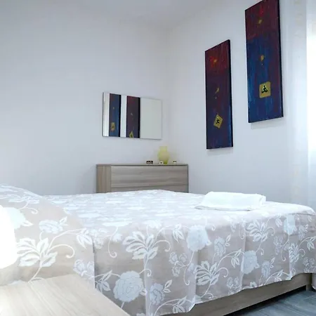 Comfortable House In La Pila With Terrace And Parking Holiday home Marmi