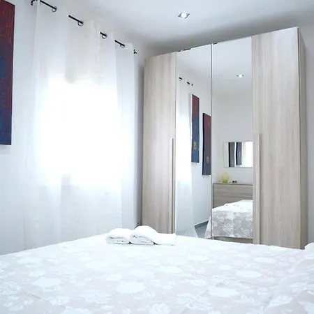 Comfortable House In La Pila With Terrace And Parking Hébergement de vacances